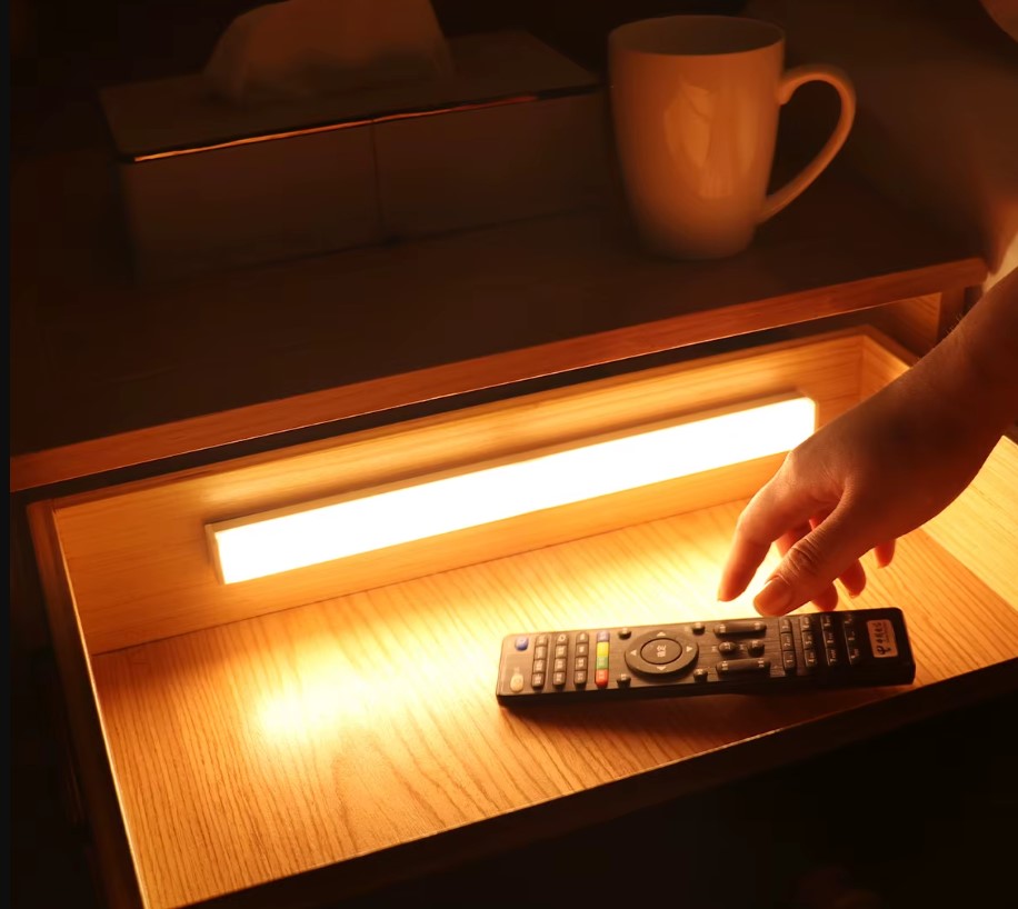 Set 3 x Lampa LED multifuntionala cu senzor de miscare - 20 cm