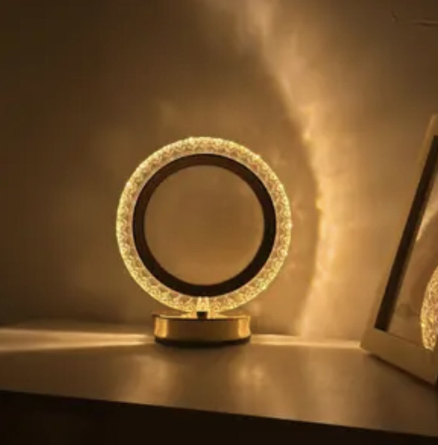 Veioza Rotunda Eleganta cu un design contemporan, 3 Tipuri de lumina cu un Element de Rafinament si Farmec in decorul oricariu spatiu